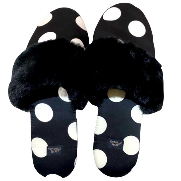 NWT’s Victoria Secret house slippers Black and White Medium - Picture 1 of 6